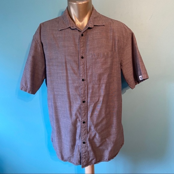 💥5/$25 Men’s Divided  button up top - Picture 1 of 6